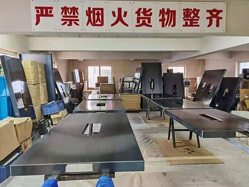 廚房爐具用不銹鋼的好還是鑄鐵的材質好呢?